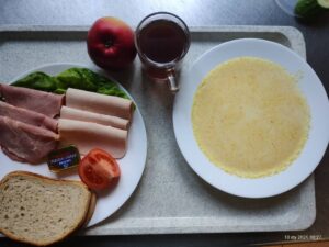 Śniadanie, dieta lekkostrawna plus posiłek dodatkowy