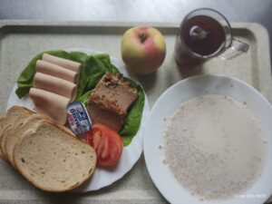 Śniadanie dieta podstawowa  i dieta lekkostrawna plus posiłek dodatkowy